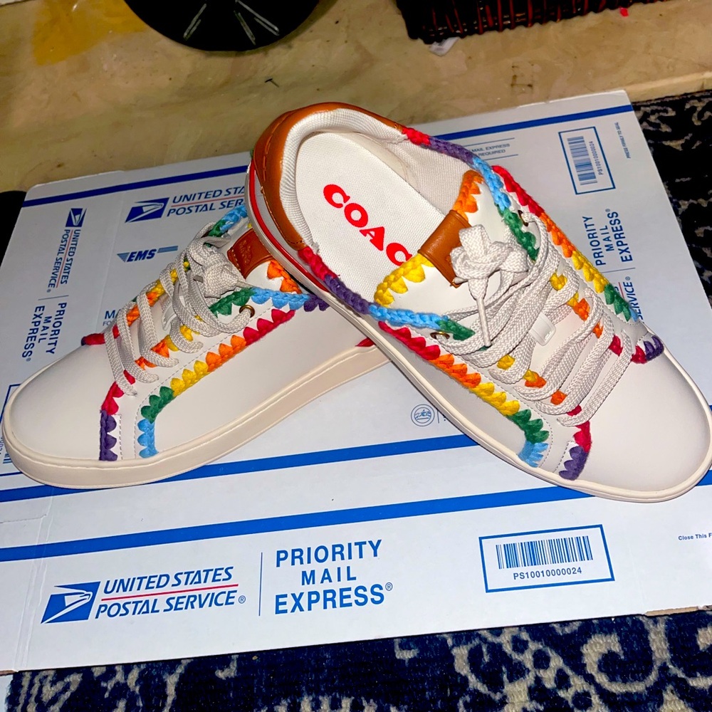 Coach low line-low top w/ rainbow crotchet sneaker sz 9